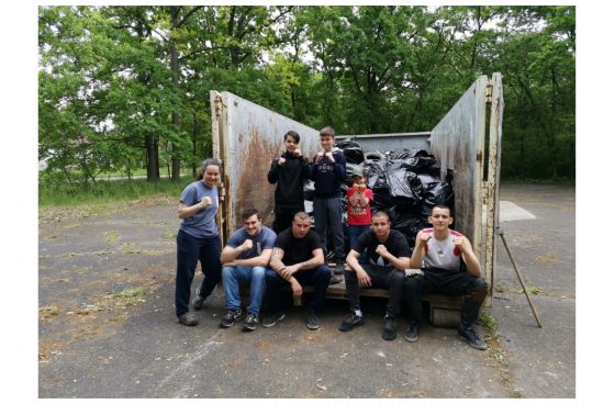 Megtisztítottuk a béketelepi kiserdőt